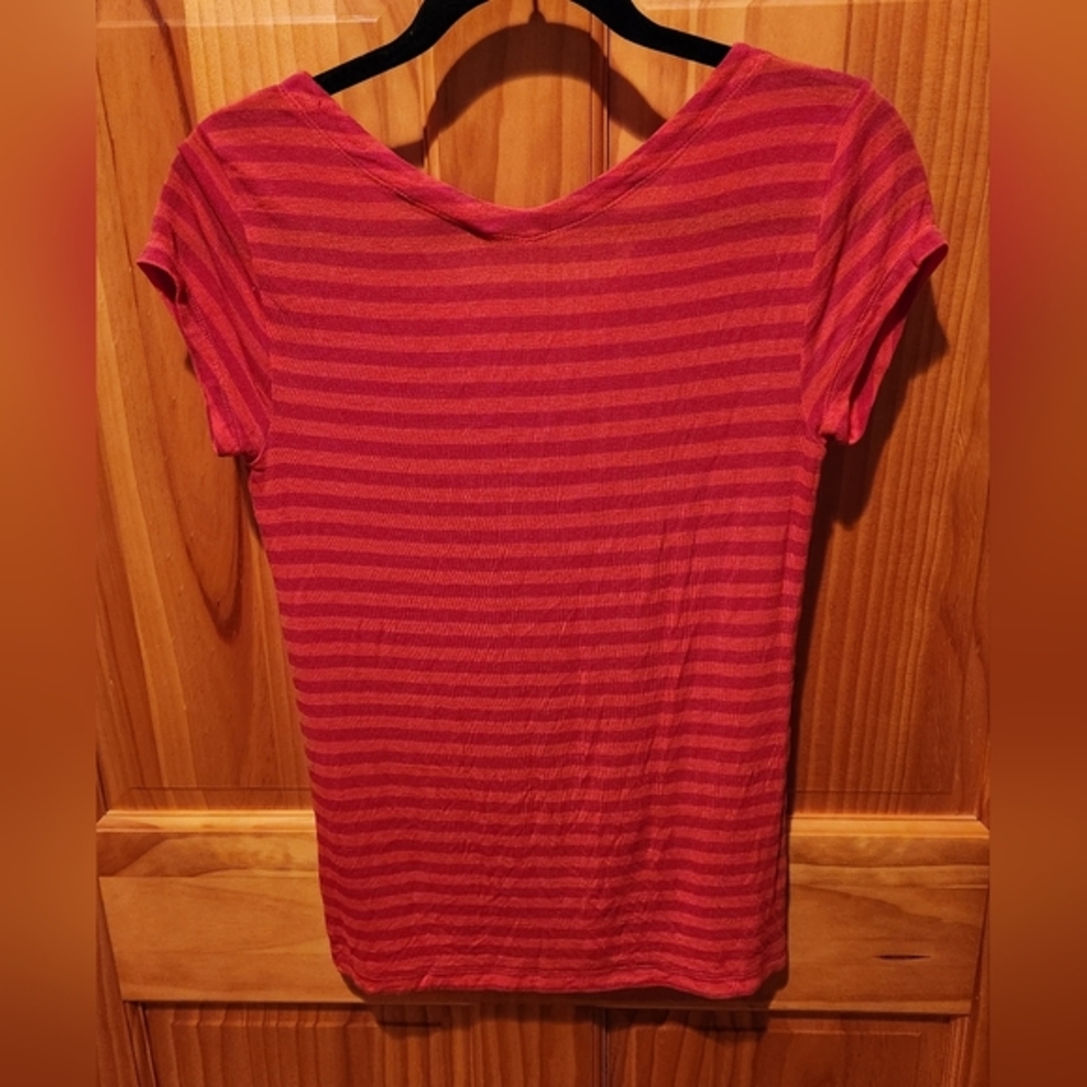 CABI short sleeve v-neck top. Pink and orange. Size medium - Picture 2 of 3